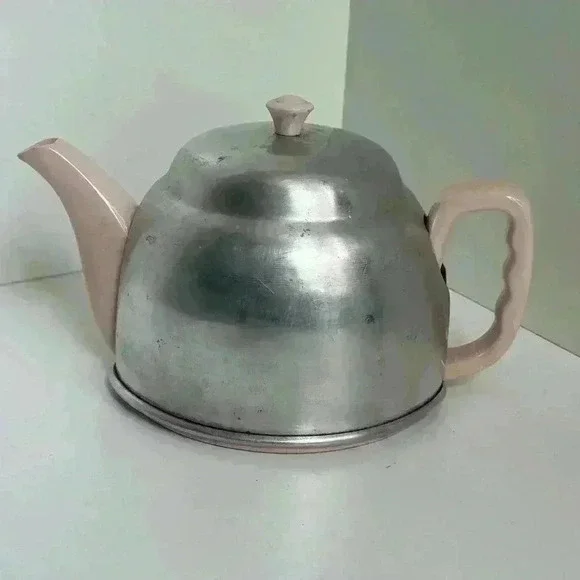 1940s made in Japan pink ceramic teapot with insulated metal cozy - Picture 1 of 10